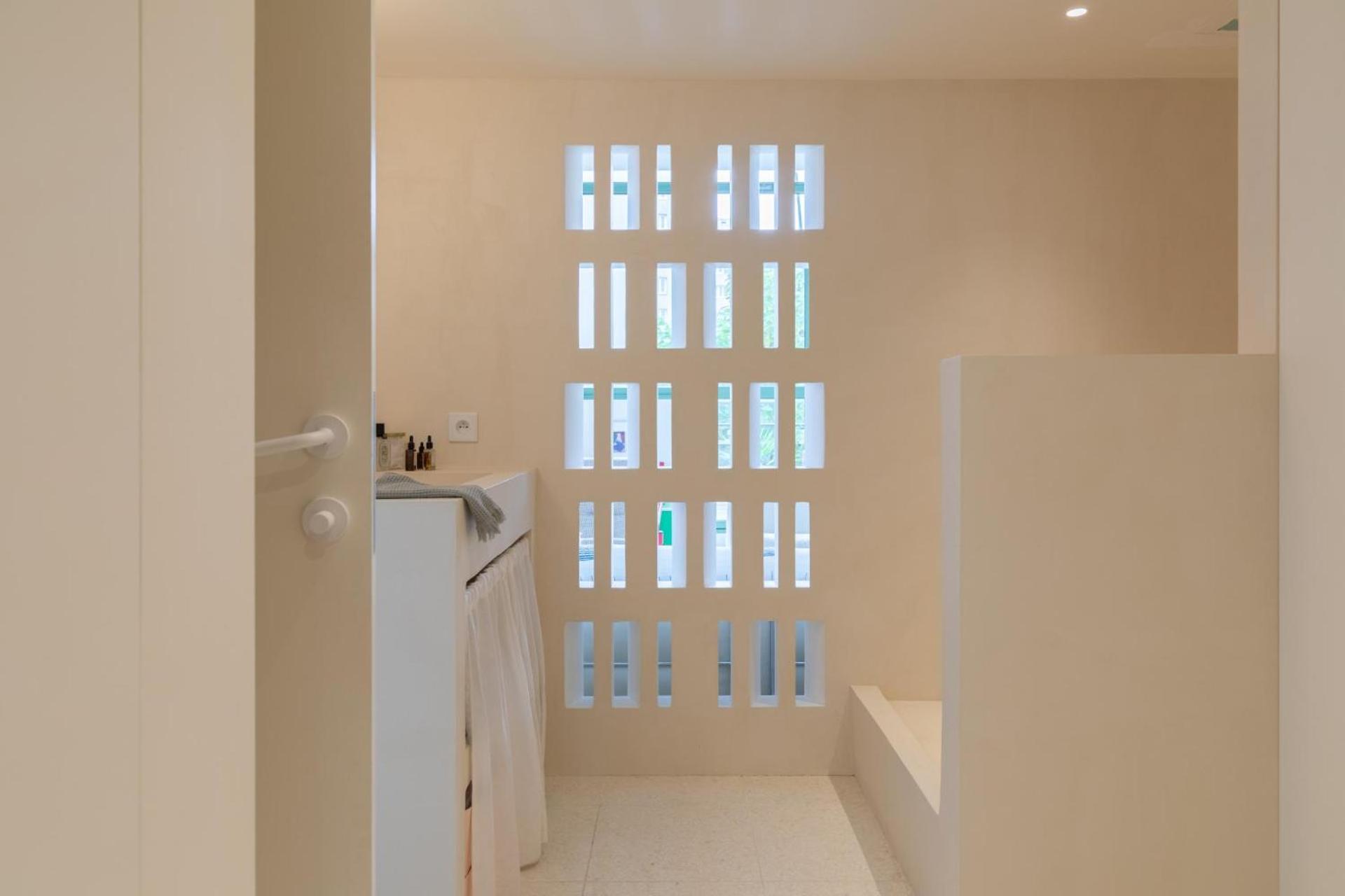 Stylish 2bd With Balcony Belleville Appartement Parijs