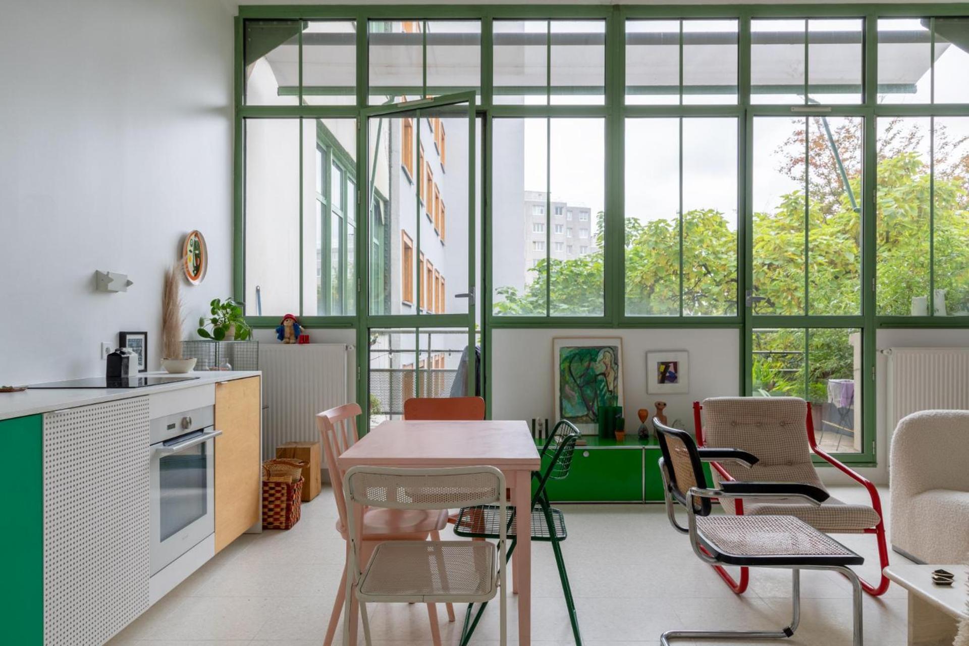Stylish 2bd With Balcony Belleville Parijs